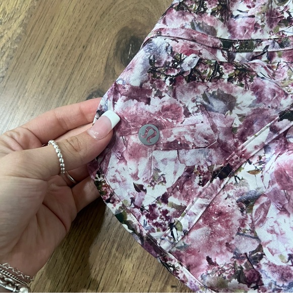 Lululemon Tracker Short V 4" Blossom Spritz Multi - Picture 3 of 6